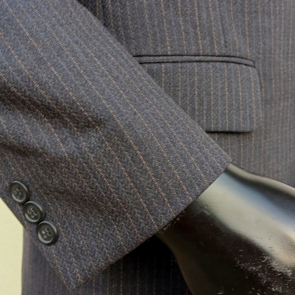 Oleg Cassini Men's Vintage Pin Stripe (3) Button Luxury Blazer - Picture 3 of 16